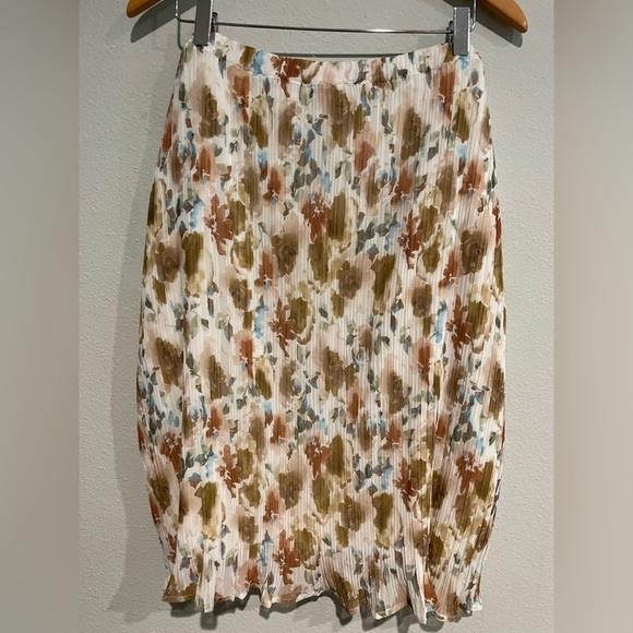 Gilli knee length crinkle skirt. Multi-colored sheer fabric. 100% lined size 3x - Picture 1 of 5